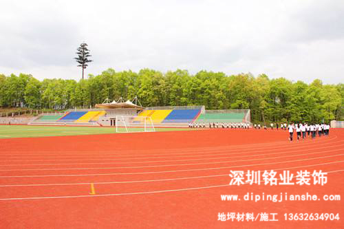 塑胶跑道面层什么时候铺设最好