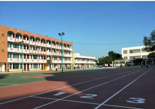 古潭乡中心小学改建一新的操场正式启用