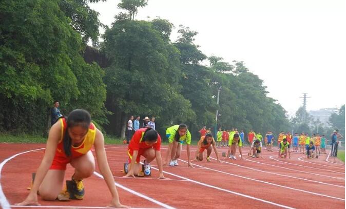 教育部：本月起中小学校园塑胶跑道必须执行新国标