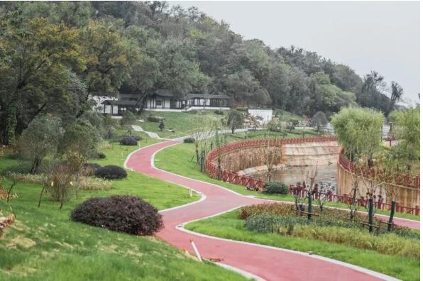 燕子矶新城西支沿岸铺设透水混凝土