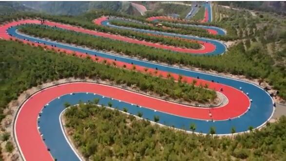 惊艳！太原高海拔山顶现“云端上的彩虹公路”