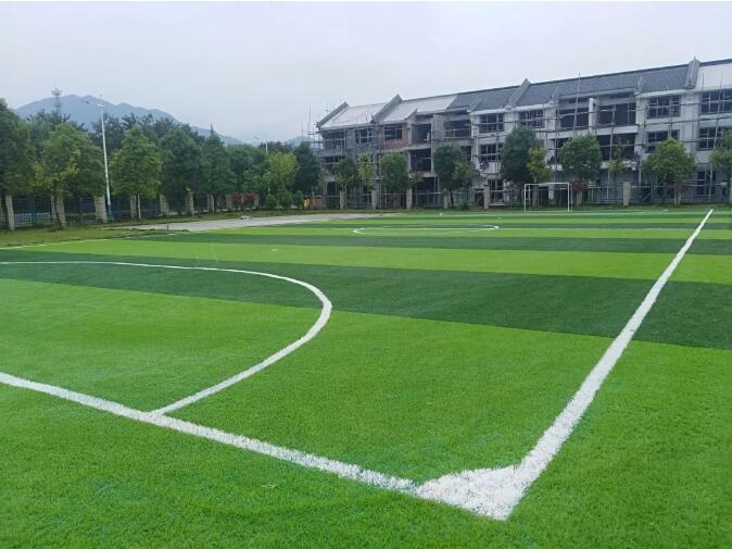 柳城小学梦想足球场投入使用啦！